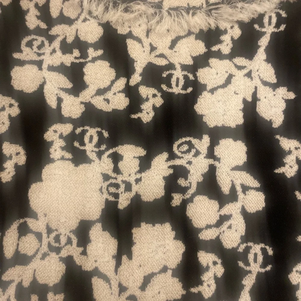 CHANEL 14C Resort Runway Camellia CC Logo Jacquard Knit Top